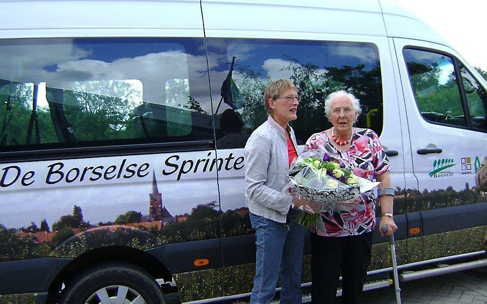 M. Jacobusse-van Heusden bij de Borselse Sprinter. Foto Linda Duvekot