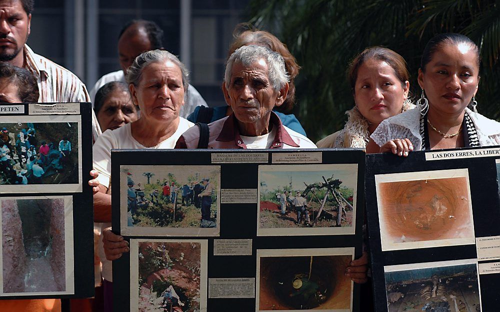 Protest bij de rechtbank in Guatamala-Stad, 2010. Foto EPA