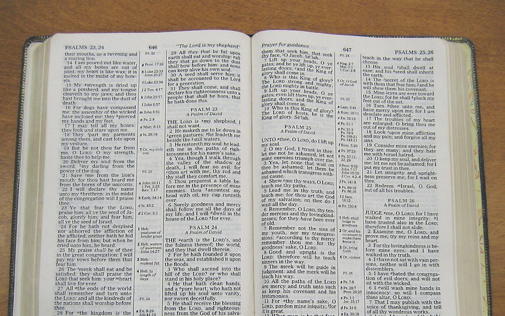 Bible League International en World Bible Translation Centre gaan vergaand samenwerken. Foto: Psalm 23 in de King Jamesvertaling. Foto Wikimedia