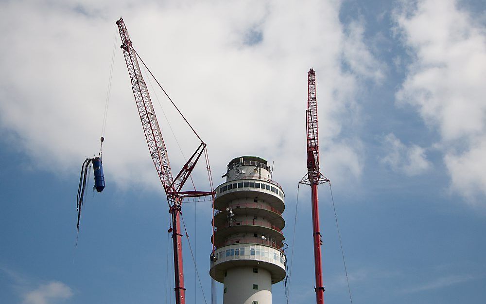 De gedupeerden door de zenmastbranden in Hoogersmilde en Lopik overwegen een claim.  Foto ANP