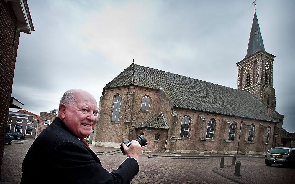 Bert Scheffers (82) maakte foto’s van alle 12.626 kerken in Nederland die nog worden gebruikt. Om de foto’s te kunnen maken, reed hij 625.000 kilometer. Foto RD, Henk Visscher