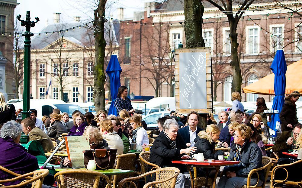 De prijs van een drankje op het terras van de 21 grootste steden is met 3,6 procent gestegen.  Foto ANP