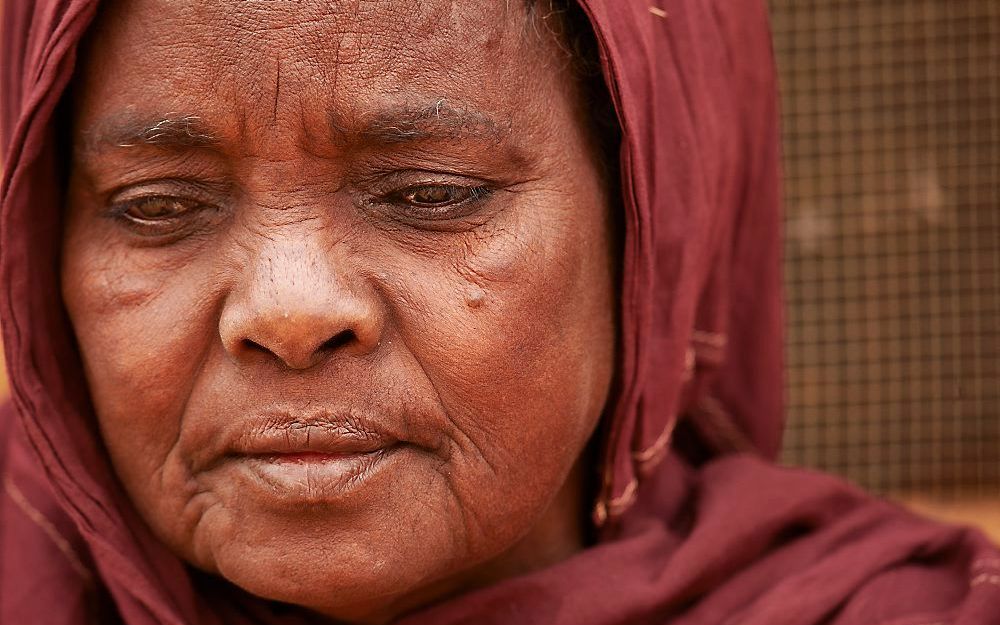 Strijders van de Somalische terreurorganisatie al-Shabaab staken Rochia (70) met injectienaalden in haar ogen, zodat ze blind werd. Foto Jaco Klamer