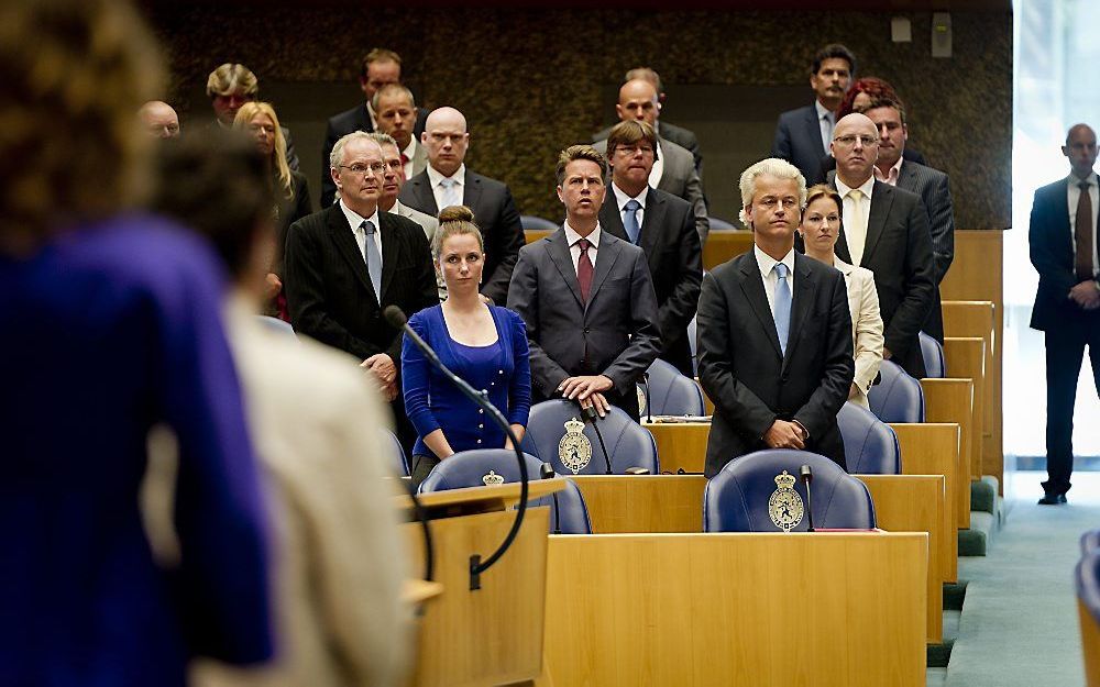 De Tweede Kamer staat woensdag, voor aanvang van het debat over de schuldencrisis, stil bij de dubbele terreuraanslag op 22 juli in Noorwegen. Foto ANP