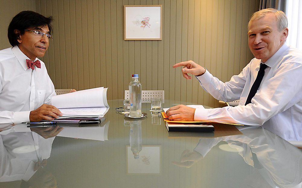 Formateur Elio Di Rupo (L) en demissionair premier Yves Leterme (R). Foto EPA