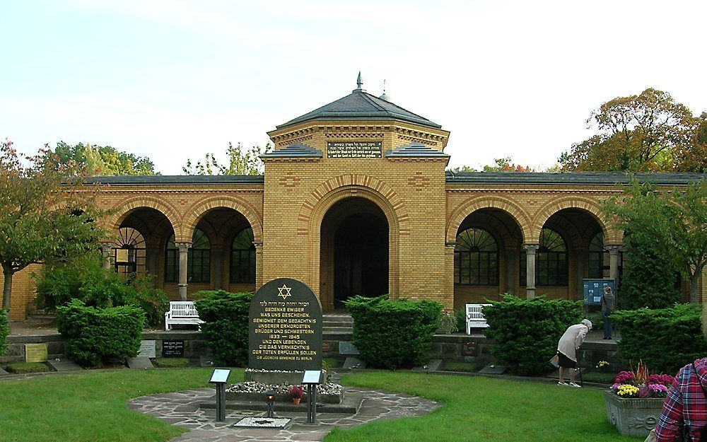 BERLIJN - Op de joodse begraafplaats Weissensee in Berlijn zijn kostbare bloemenvazen gestolen. Foto Wikimedia