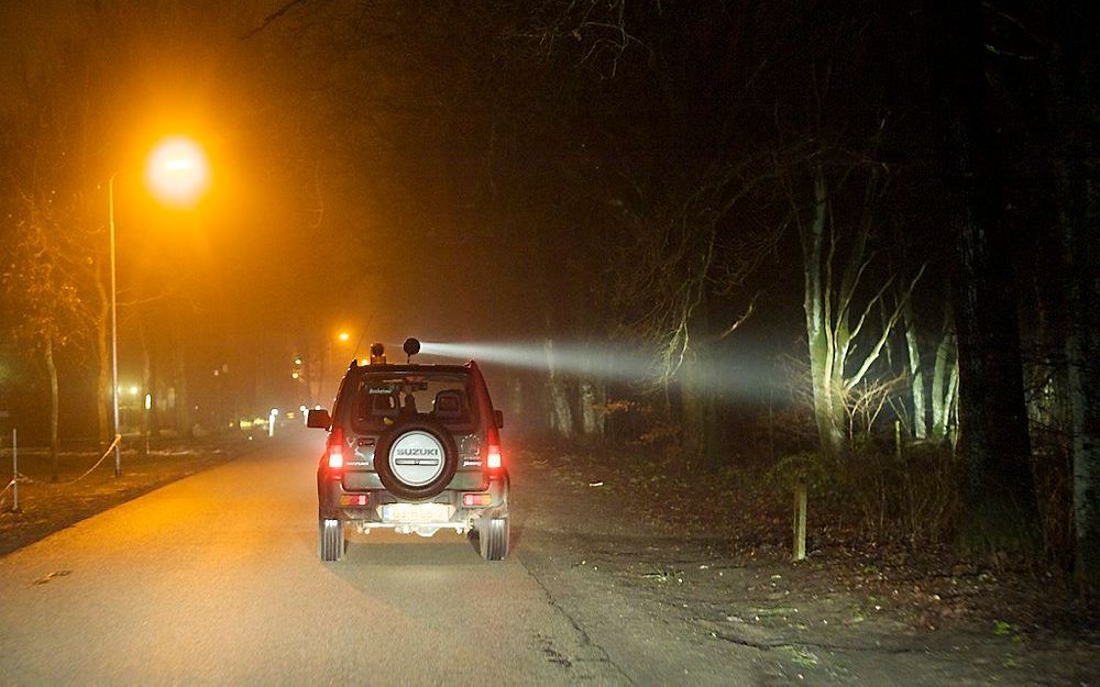 Boswachters uit Ermelo proberen de zwijnen vooral in het bos aan de rand van de bebouwde kom af te schieten. Foto Bram van de Biezen