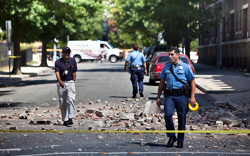 Door de aardbeving kwamen verschillende schoorstenen naar beneden, zoals hier in Washington. Foto EPA