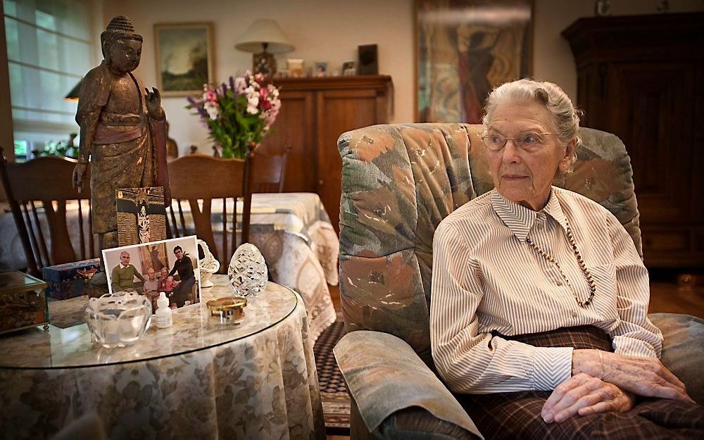 L. Gitz-Boerstra (90) overleefde in de oorlogsjaren de ontberingen in de jappenkampen voor vrouwen in Nederlands-Indië. Foto RD, Henk Visscher