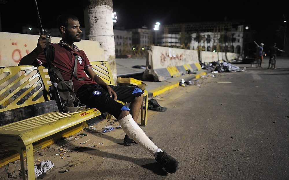 Gewonde rebel op het Groene Plein in Tripoli. Foto EPA