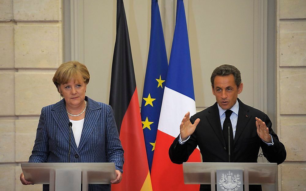 Merkel en Sarkozy presenteren de plannen voor een euroregering. Foto EPA