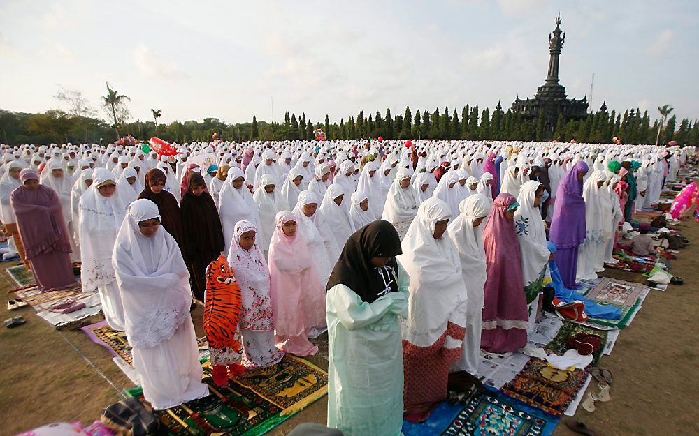 Viering dinsdag van het einde van de ramadan in Denpasar, Bali, Indoneisië. Foto EPA