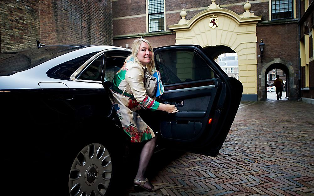 Minister Schultz van Haegen komt aan bij het Binnenhof na het zomerreces.  Foto ANP