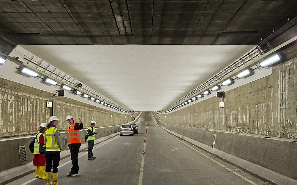 De IJtunnel gaat maandag weer open. Foto ANP