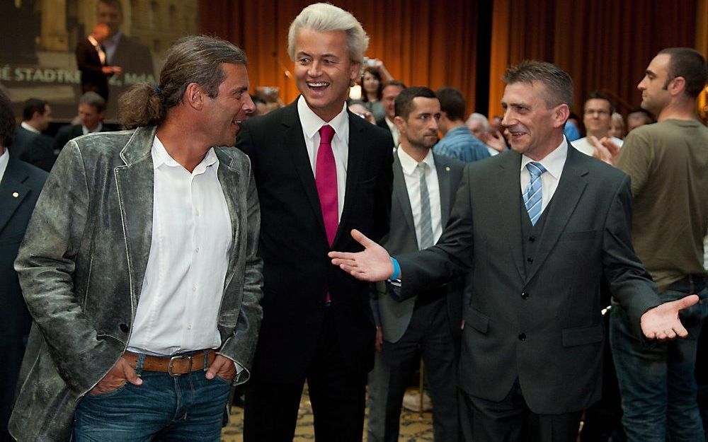 PVV-leider Wilders (m.) met de rechts-populistische politici Oskar Freysinger (l.) uit Zwitserland en René Stadtkewitz, de lijsttrekker van het Duitse Die Freiheit, zaterdag in Berlijn. Foto EPA