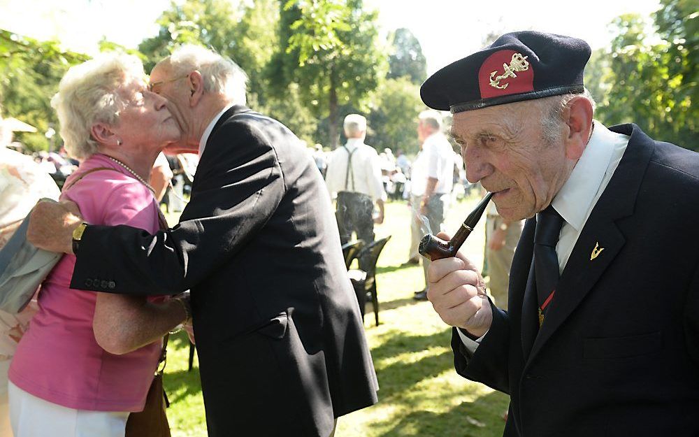 ROERMOND  – Herdenking én reünie. Zo’n 20.000 veteranen en hun familieleden kwamen zaterdag naar het Nationaal Indiëmonument in Roermond om hun gevallen kameraden te herdenken. Minister Hillen sprak hen toe: „Wie een afgewogen oordeel wil geven over Jan P