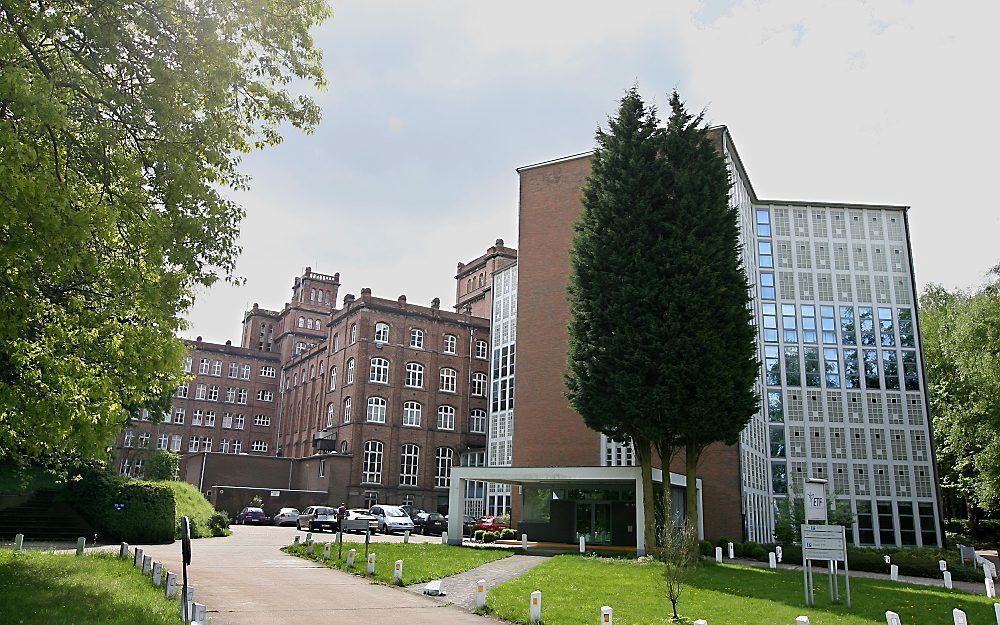 Het imposante gebouw van de Evangelische Theologische Faculteit (ETF) in het Belgische Heverlee (Leuven), met daarachter het oude jezuïetenklooster. Deze week vindt hier de jaarlijkse doctoraatsweek plaats. Lezingen, ontmoetingen en examens vormen de hoof