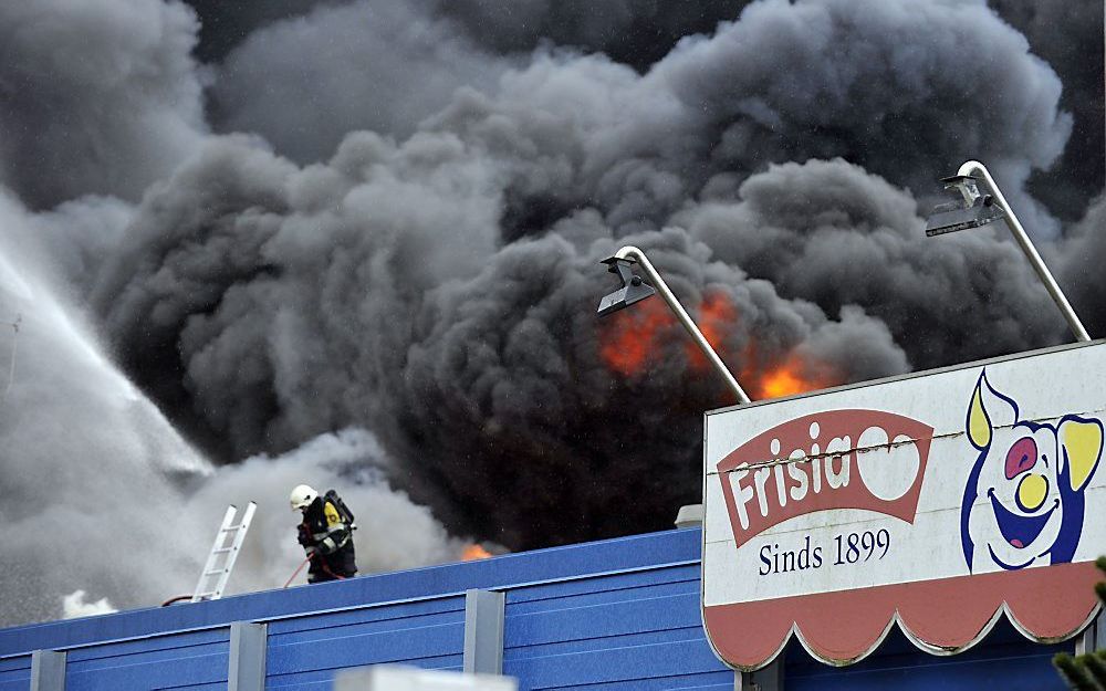 Brand bij snoepfabriek Harlingen. Foto ANP