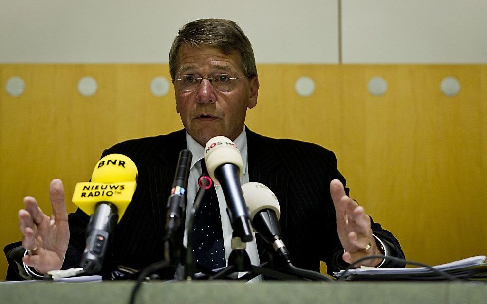 Minister Donner maandagavond op een persconferentie in Den Haag over de Diginotarzaak. Foto ANP