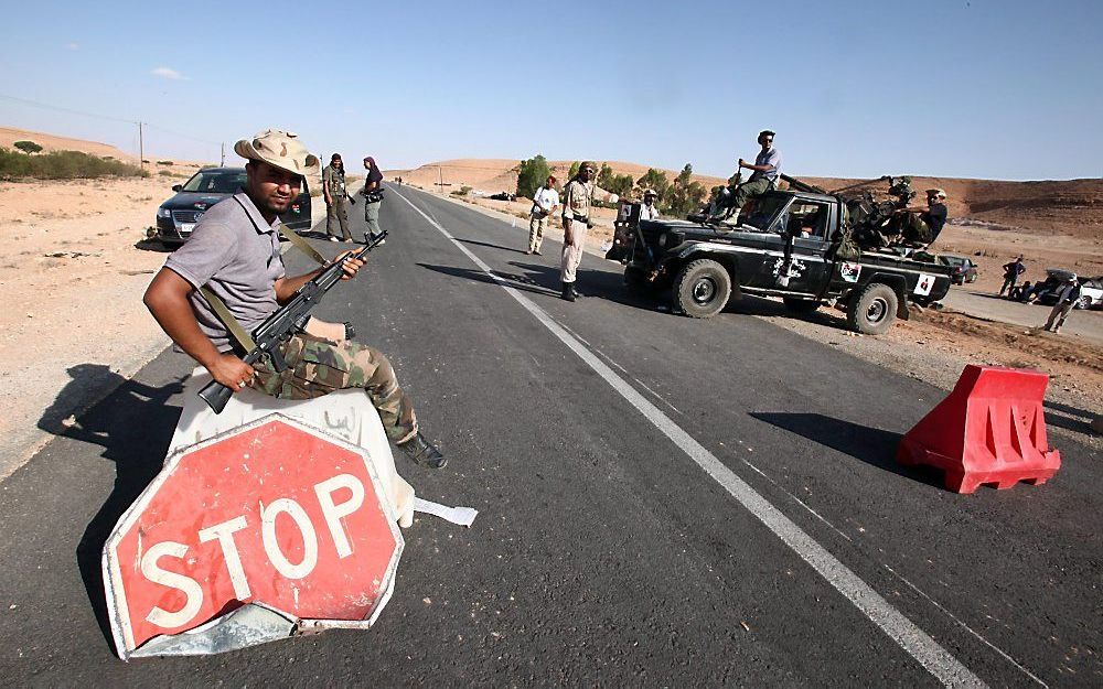 Rebellen controleren de weg richting Bani Walid. Foto EPA