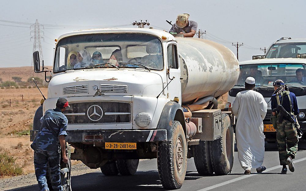 Gaddafitroepen namen zaterdag stellingen onder vuur in Bani Walid.  Foto EPA