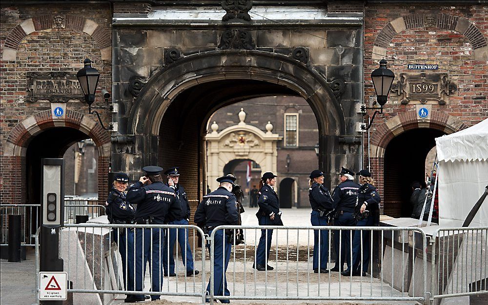 Het Binnenhof is dinsdagochtend afgezet. De Haagse binnenstad wordt in orde gemaakt voor Prinsjesdag. Foto ANP