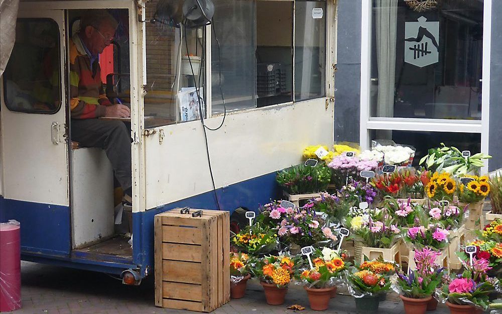 Al jaren kun je bloemen kopen op het hoekje van de Oudestraat en de Plantage, waar Hollander Bloemen zit.  Foto Christine Stam-van Gent