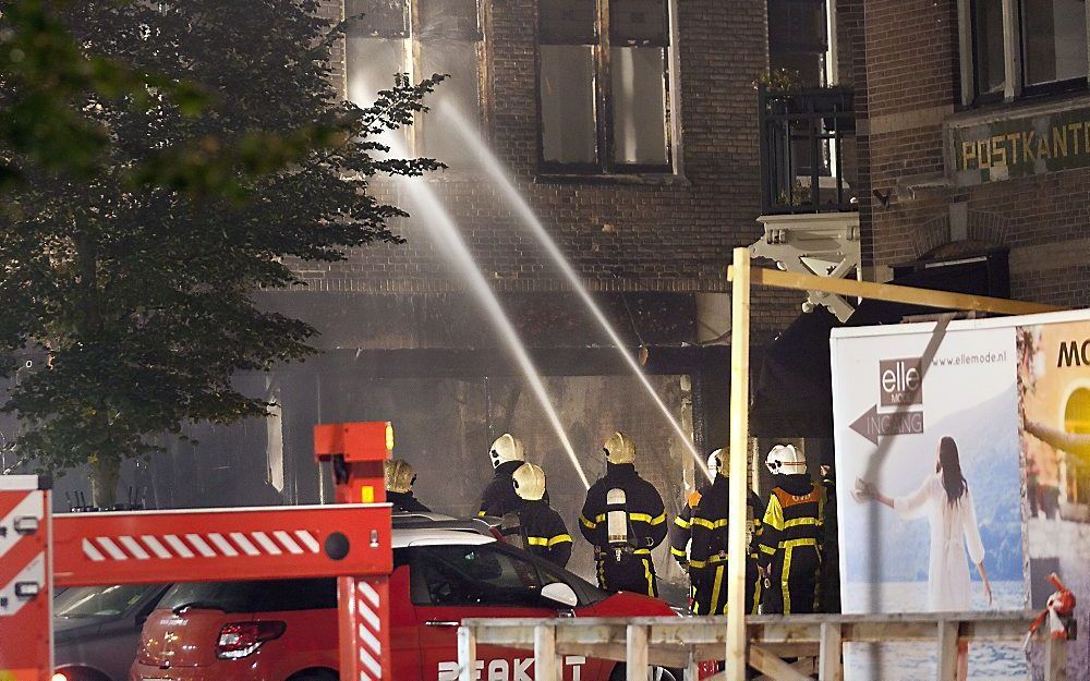 Aan de Herenstraat in Rijswijk is dinsdagochtend rond half 5 een zeer grote brand uitgebroken. Foto ANP