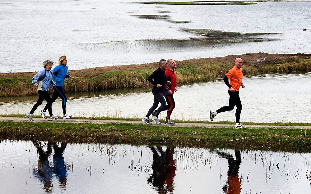 Vrouwen van middelbare leeftijd blijken fitter en gelukkiger te worden van een beetje sporten dan van intensief sporten. Foto ANP