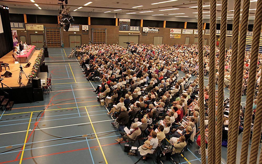 Ruim 1600 bezoekers waren donderdag in de Veluwehal te Barneveld bijeen voor de jaarlijkse bondsdag van de Bond van Hervormde Vrouwenverenigingen op Gereformeerde Grondslag. Het thema van de bondsdag was: ”Met het oog op de Verlosser”. Foto RD, Anton Domm