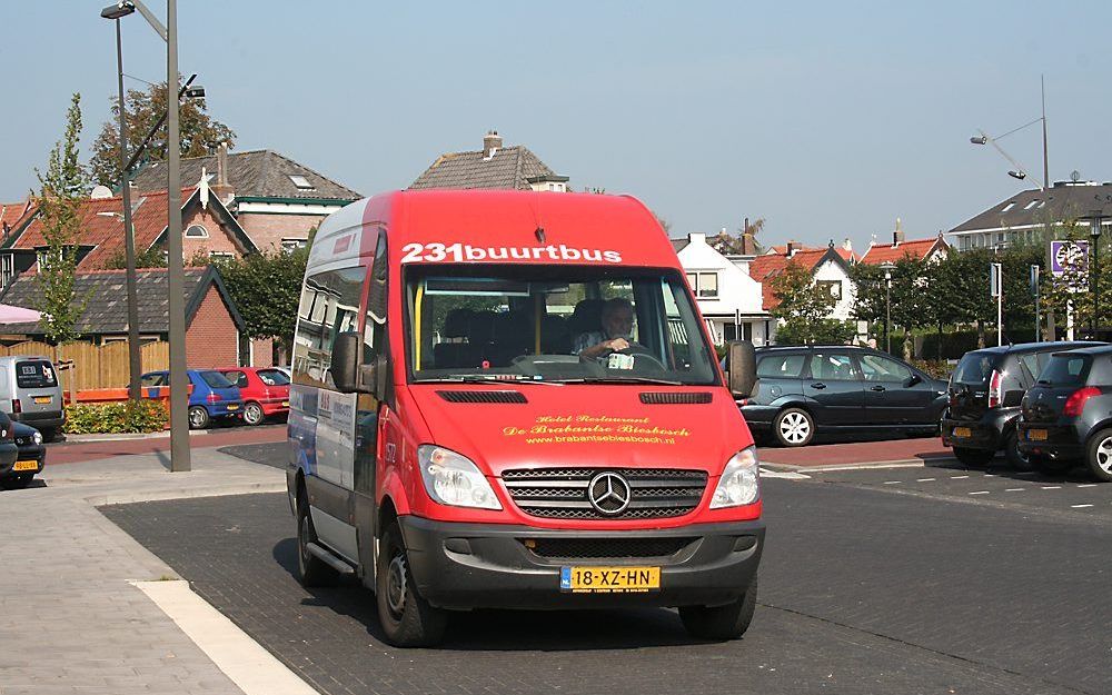 De dagen van de buurtbus in Werkendam zijn geteld. Foto André Bijl