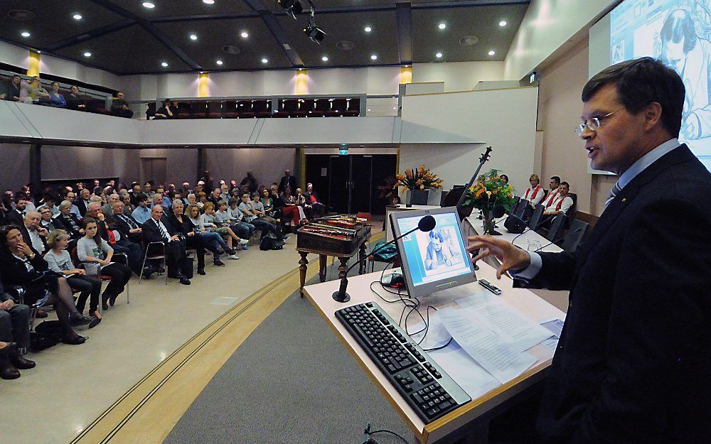 AMSTERDAM  – Oud-premier Balkenende was woensdag in Amsterdam een van de sprekers tijdens de presentatie van een wetenschappelijke bibliografie over Abraham Kuyper. Foto Ronald Bakker