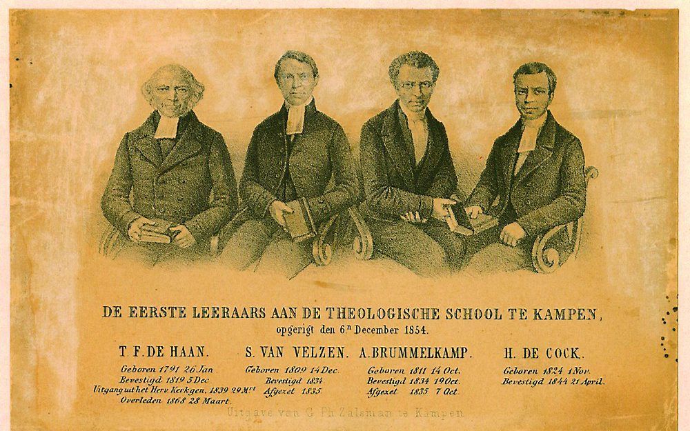 De eerste docenten van de Theologische School Kampen. V.l.n.r.: T. F. de Haan, S. van Velzen, A. Brummelkamp en H. de Cock. Beeld Archief Kampen