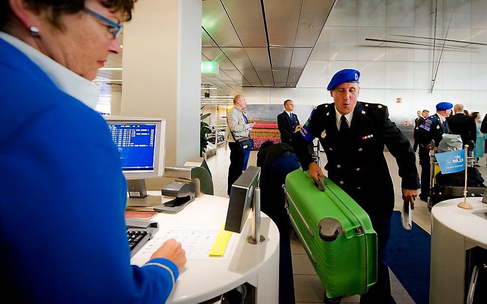 Politietrainer op Schiphol.  Foto ANP