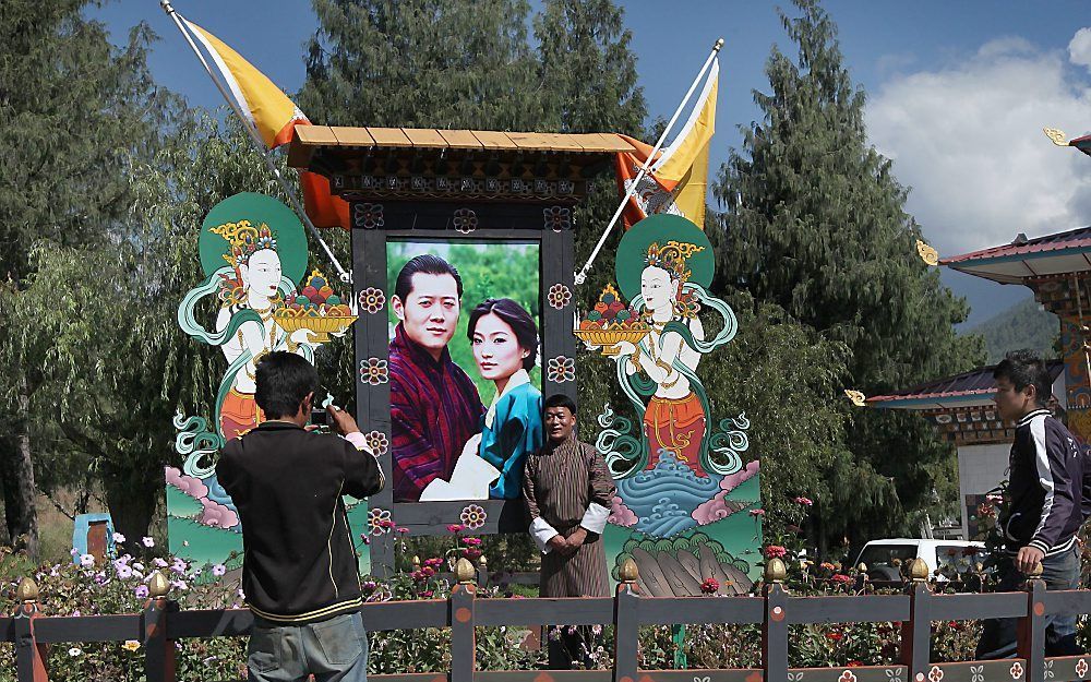 Koning Jigme Khesar Namgyel Wangchuck (31) van Bhutan is donderdag getrouwd met de 10 jaar jongere studente Jetsun Pema.  Foto EPA