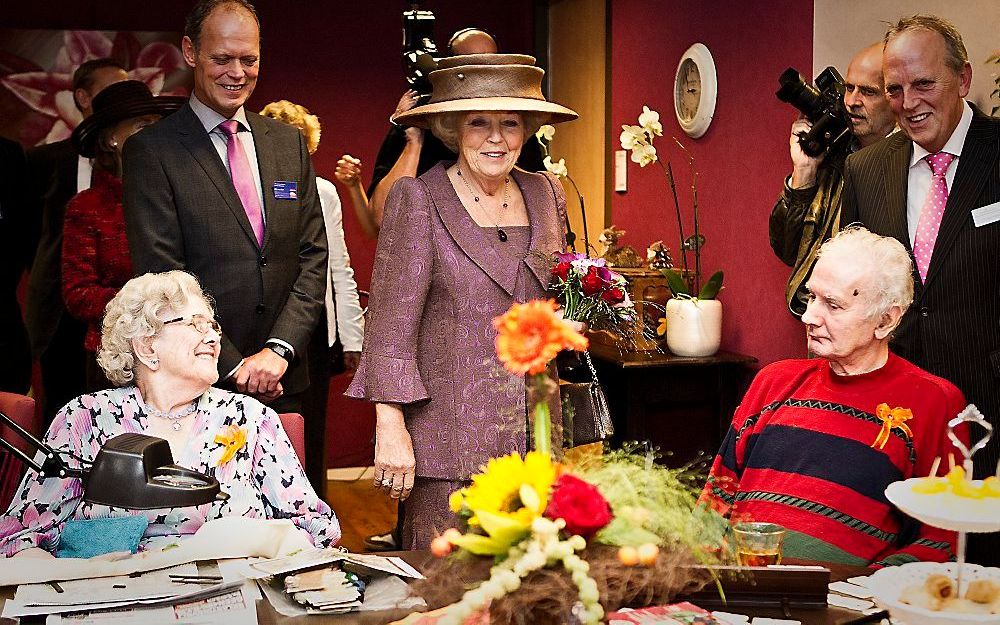 Koningin Beatrix was woensdag in het Brabantse Wijk en Aalburg om een nieuw woon- en zorgcentrum te openen. Foto ANP