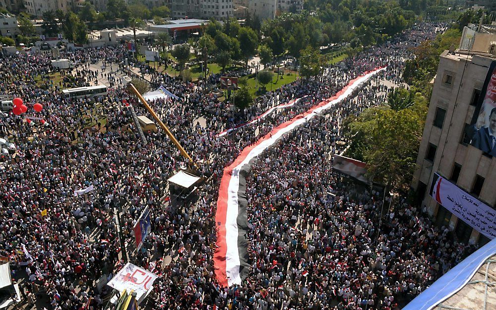 Aanhangers van Assad gingen woensdag massaal de straat op. Foto EPA