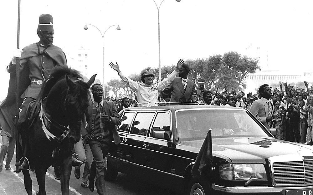 Gaddafi tijdens een bezoek aan Senegal in 1985. Foto EPA