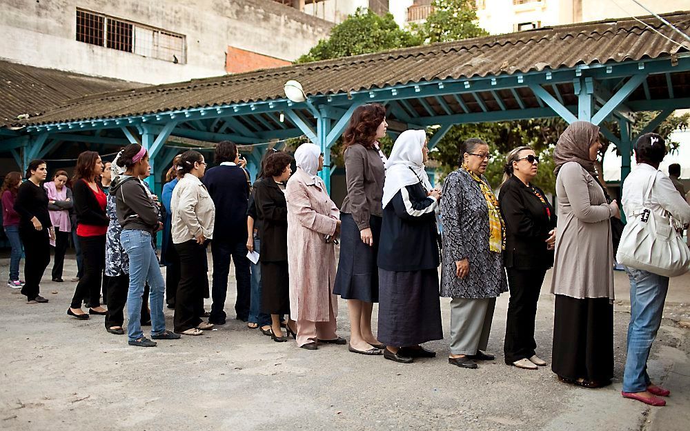 Tunesiërs zijn zondag massaal naar de stembus gegaan tijdens de eerste vrije verkiezingen sinds de val van dictator Zine al-Abidine Ben Ali in januari. Op een enkel incidentje na verliepen de verkiezingen voor de Constitutionele Vergadering rustig. Foto E