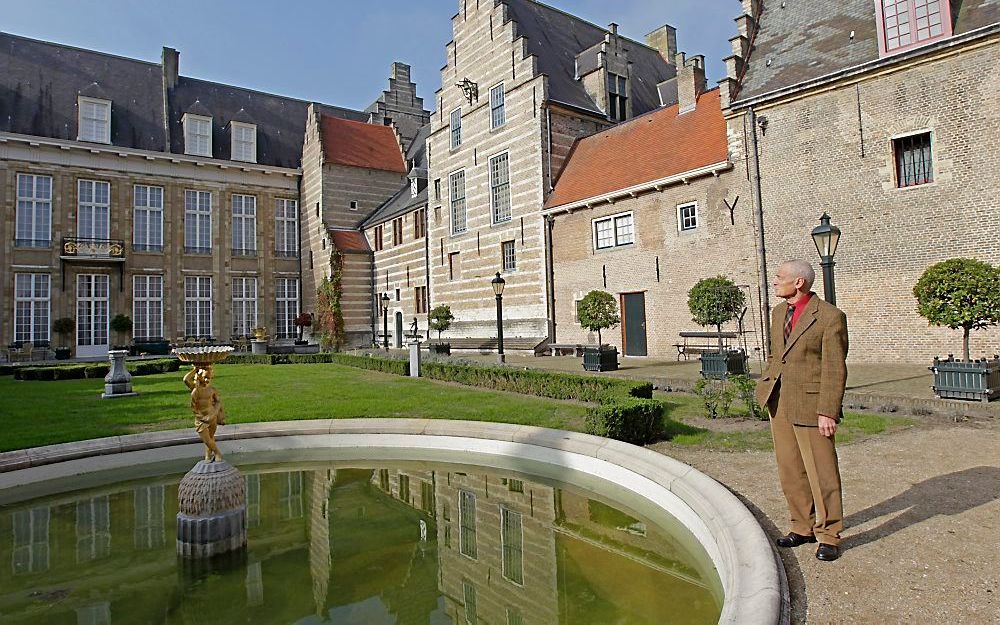 Ad van den Bulck in de Franse tuin van de Markiezenhof in Bergen op Zoom. Foto RD, Anton Dommerholt