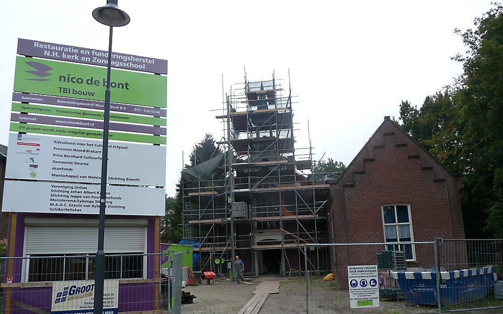 HELENAVEEN  – De restauratie van de protestantse kerk aan de Soemeersingel in het Brabantse Helenaveen wordt naar verwachting volgende maand afgerond. Foto RD