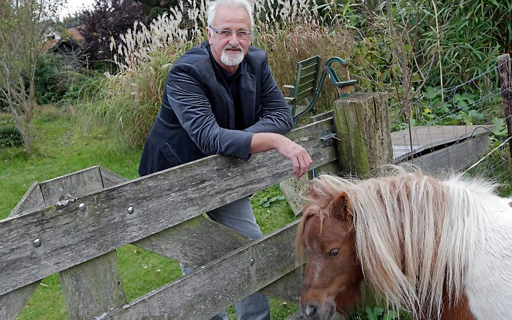 Drs. H. Lamberink neemt volgende week afscheid als directeur van de gereformeerd vrijgemaakte scholenorganisatie LVGS. Hij is de laatste directeur; vanaf 1 november is de voorzitter nog de enige betaalde kracht. Foto RD, Anton Dommerholt