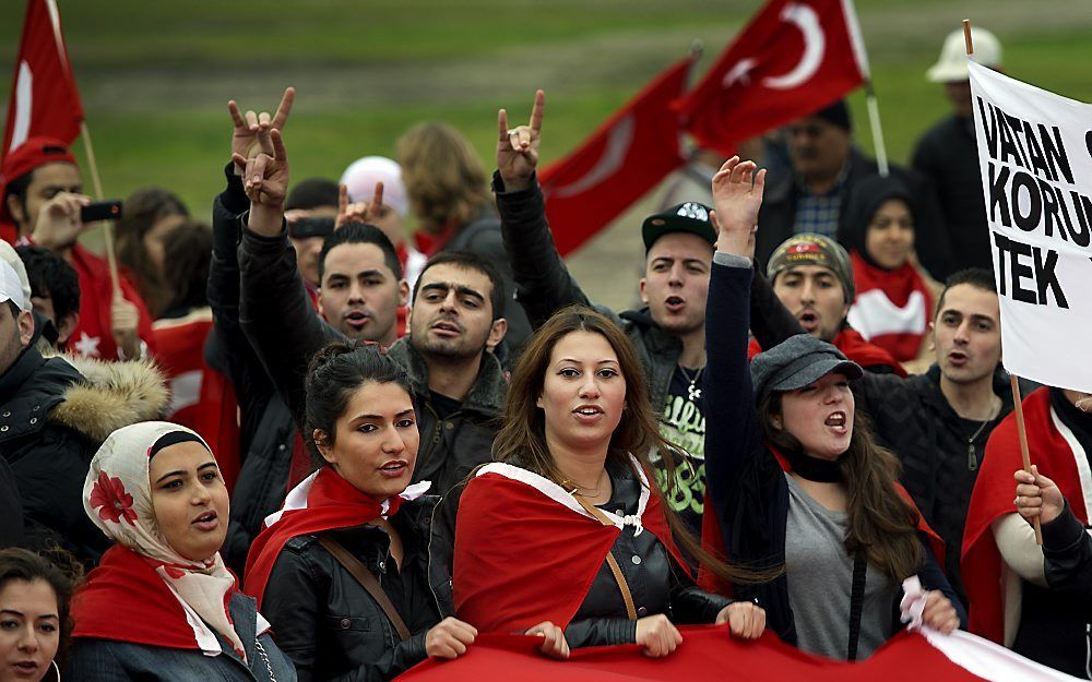 Turken houden op het Malieveld in Den Haag een pro-Turkse manifestatie. Foto ANP