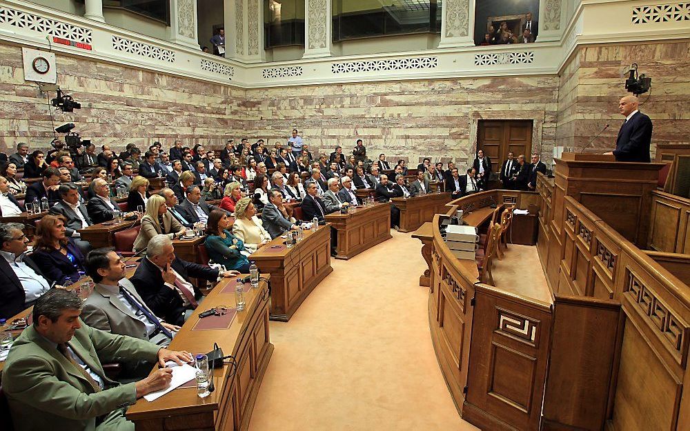 Papandreou sprak maandag het Griekse Parlement toe.  Foto EPA