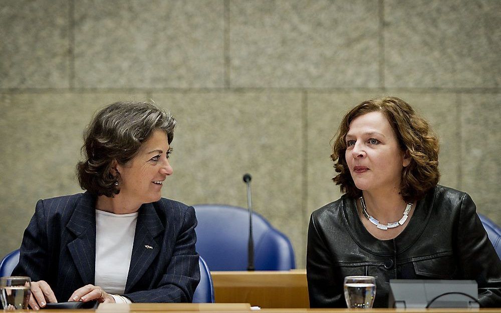 Minister Schippers en staatssecretaris Veldhuijzen van Zanten tijdens de begrotings­behandeling van het ministerie van Volksgezondheid. Foto ANP