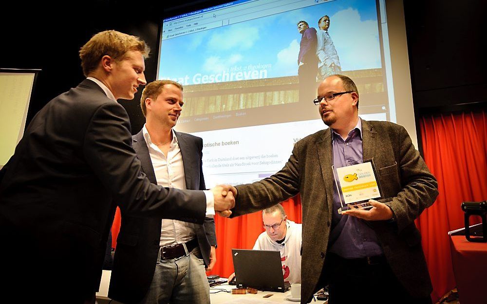 Jurylid Frank Bosman (rechts) met Jaap Marinus en Erik Drenth van Staatgeschreven.nl. Foto's Sjoerd Mouissie