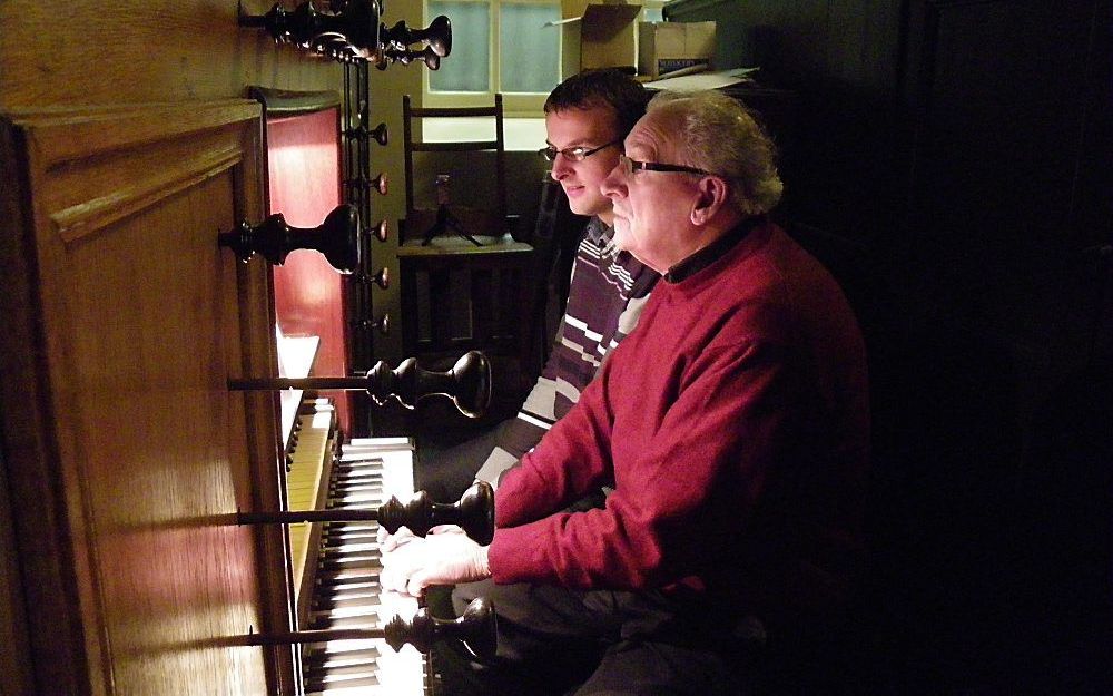 Jan Stoffers (l.) met orgeldocent Jochem Schuurman. Foto RD