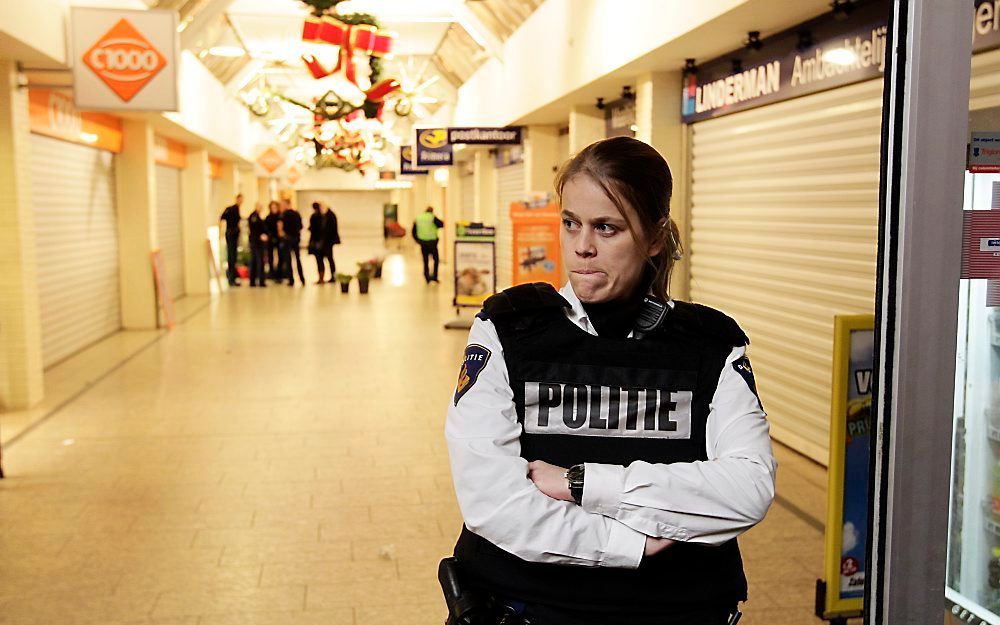 Een schietpartij heeft vrijdagavond het leven gekost van een medewerkster van supermarkt C1000 in winkelcentrum Schelfhorst in Almelo. Foto ANP