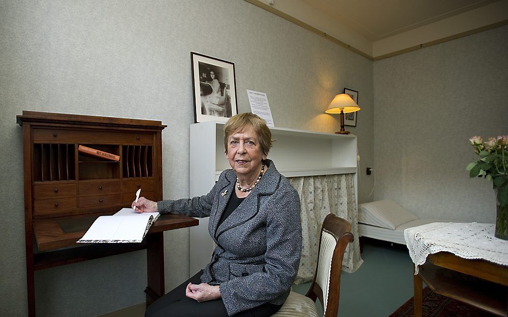 Vriendin Anne Frank in de woning waar Anne tot 1942 woonde.  Foto ANP