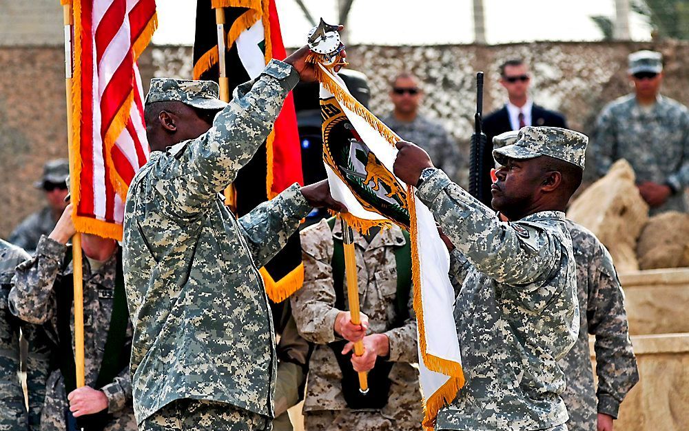 In Irak werd afgelopen donderdag de Amerikaanse vlag gestreken. President Obama verklaarde dat de missie in het Tweestromenland officieel ten einde is. Foto EPA